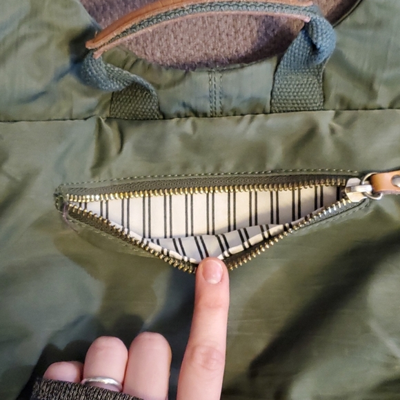 Backpack - Picture 3 of 4